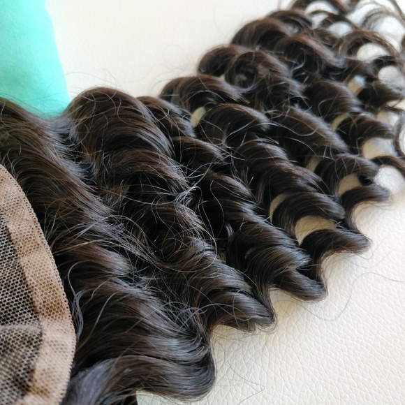Deep Wave Virgin Human Hair 4x4 Closure - 16\